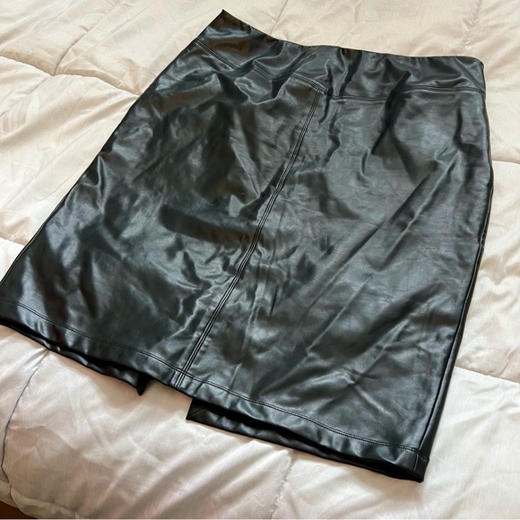 - NWOT Vegan Leather Pencil Skirt XL - Picture 4 of 8